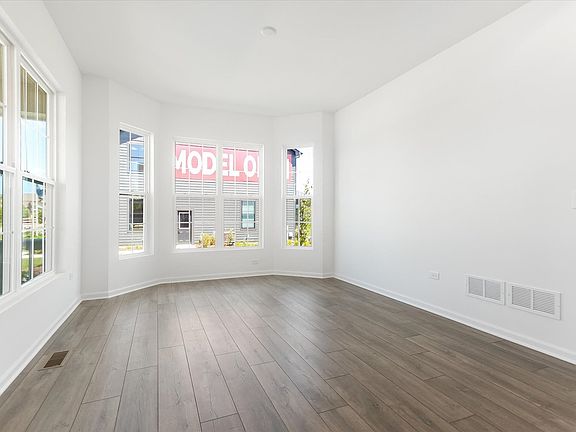 3rd image of 847 Harwood Ave