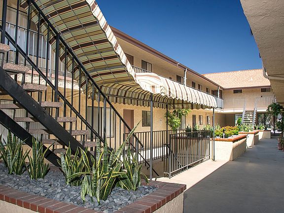 5th image of 444 E Tujunga Ave #208