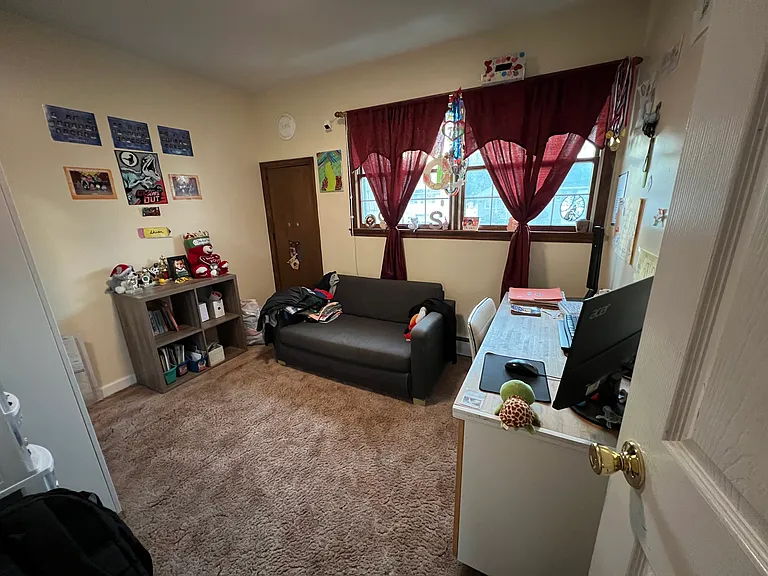Bedroom 2 (first floor)