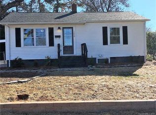 1058 3rd Street Dr NE, Hickory, NC 28601