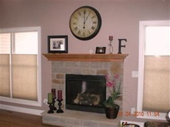 4th image of 984 Flanders Dr