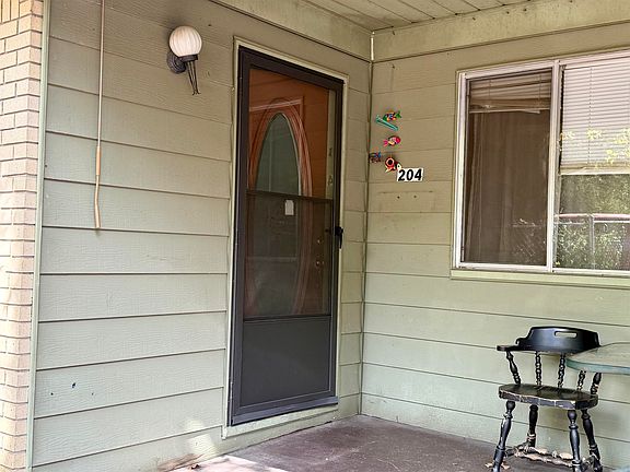 3rd image of 204 S 2nd St