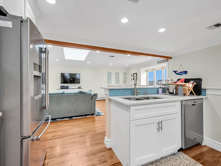 15 Seville Dr — Photo 8