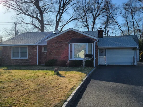 7 Mercadante Place, Glen Cove, NY 11542