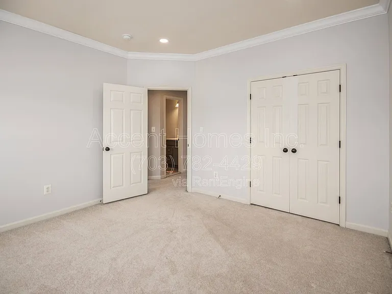 6450 Waterfield Rd — Photo 27