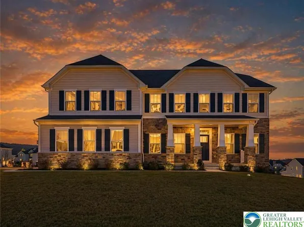 2890 Hawk Valley Ct, Center Valley, PA 18034