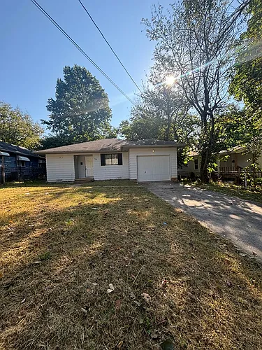 1100 S Weaver Ave Photo 1