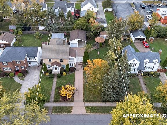 3rd image of 31 Lowell Rd