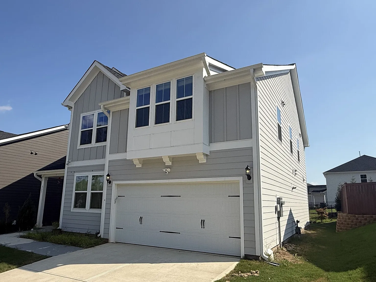 5 bed, 4.0 bath, 2998 sqft, $2,895 — Photo 2