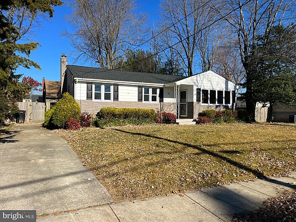 3rd image of 12 Essex Ave