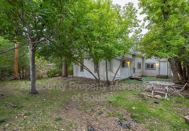 2245 Grove Cir — Photo 18