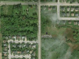 57 S Midlothian Rd, Mundelein, IL 60060
