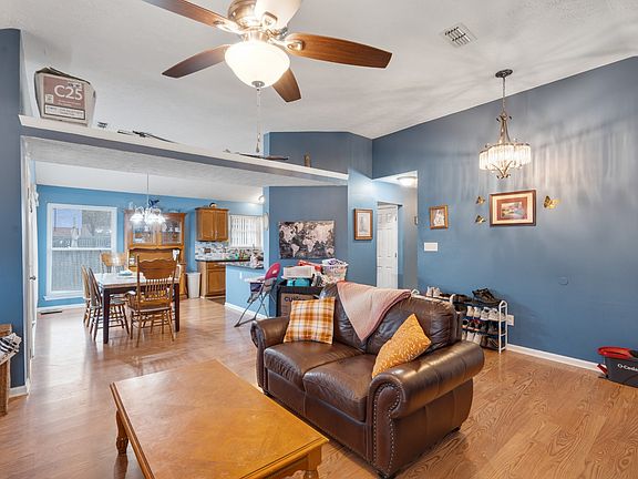 5th image of 614 Creekfront Dr