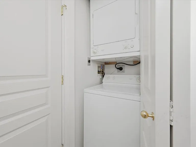 1189 Howe St #2409 — Photo 19