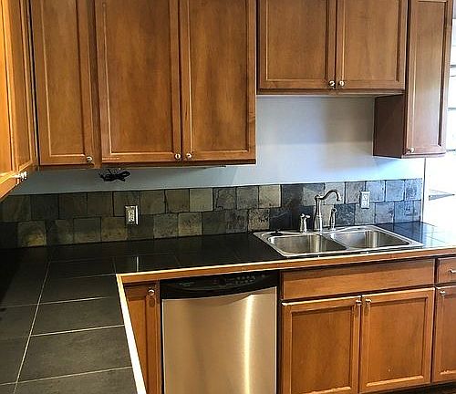 4th image of 2323 Franklin Ave E