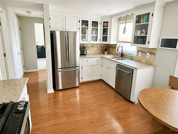 4th image of 4696 Chapman Pkwy