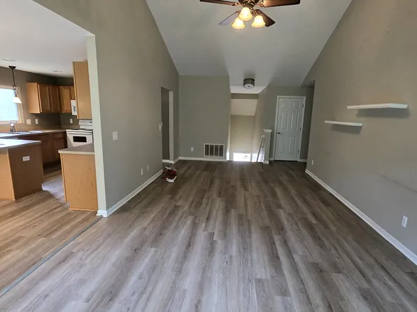 14262 Shadywood Dr #32, Sterling Heights, MI 48312