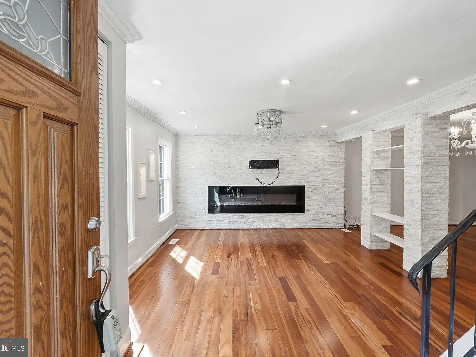 3 bed, 3.5 bath, 1320 sqft, $3,150 — Photo 2