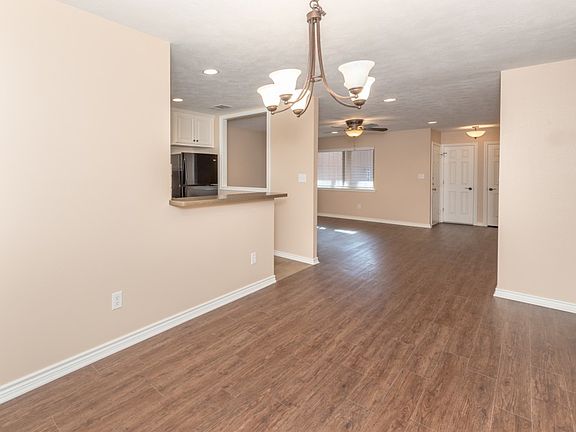 4th image of 3923 Old Oaks Dr APT 12