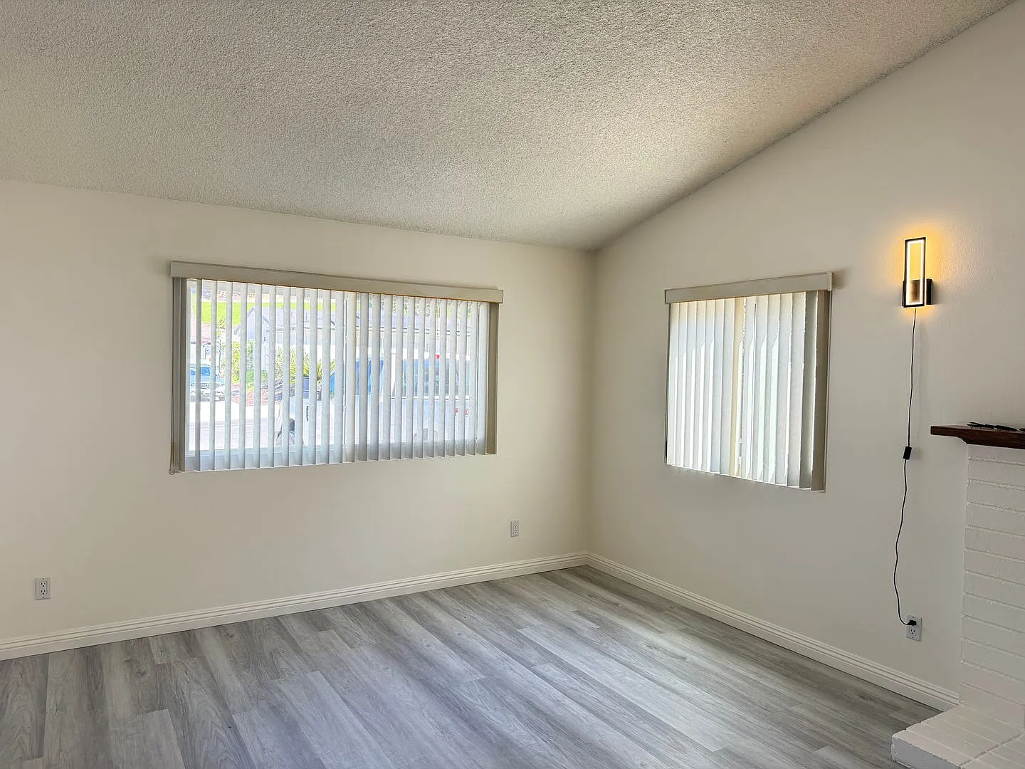 3 bed, 2 bath single story home in West Hills — Photo 4