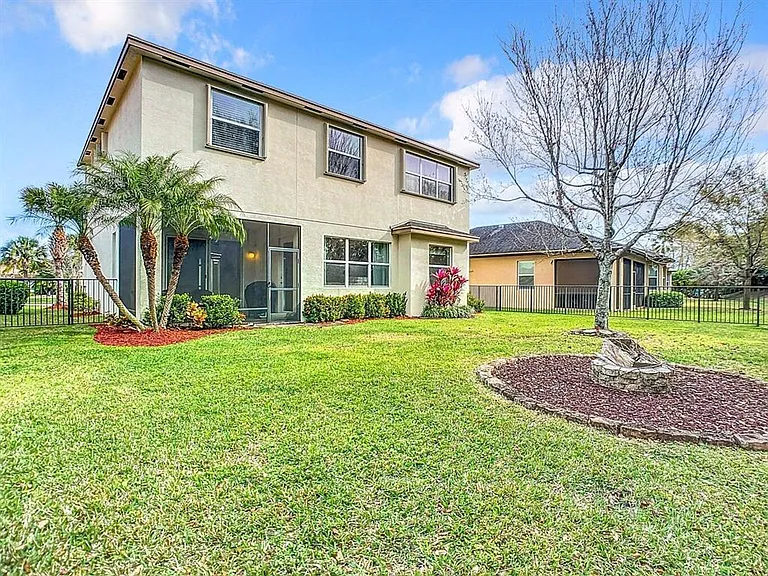 11931 SW Crestwood Cir — Photo 3
