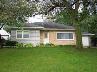 1524 Center Point Rd NE, Cedar Rapids, IA 52402