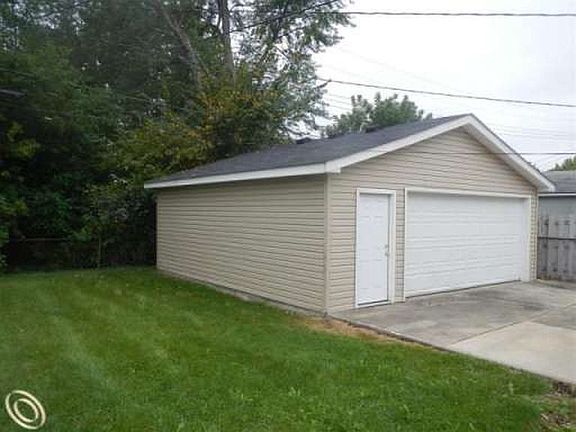 3rd image of 32017 Anita Dr