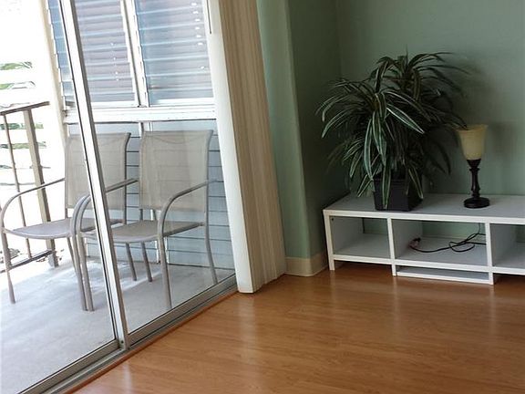 5th image of 818 S King St APT 1802