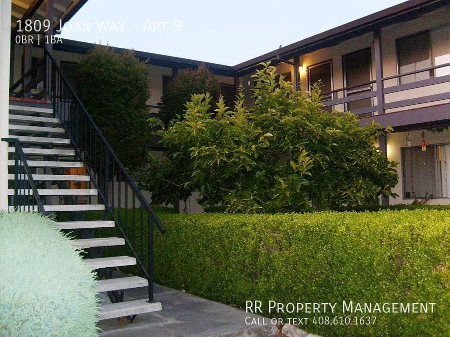 Cozy Studio in Convenient Location! — Photo 1