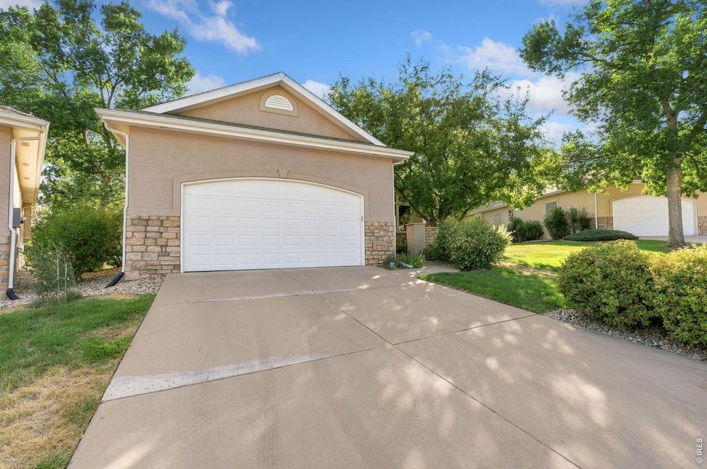 2721 Moore Ln