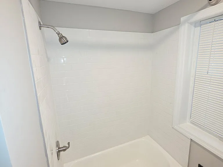 607 W Maple Ave #4 — Photo 8
