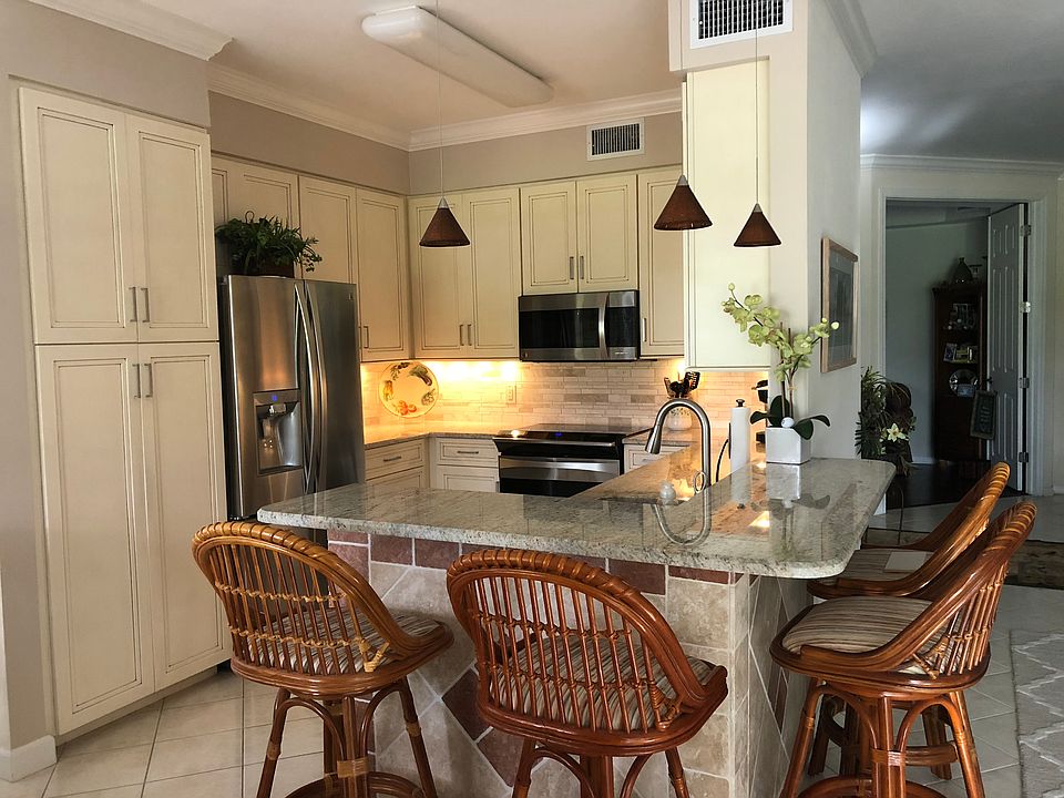 1st image of 3958 Bishopwood Ct W Unit 102