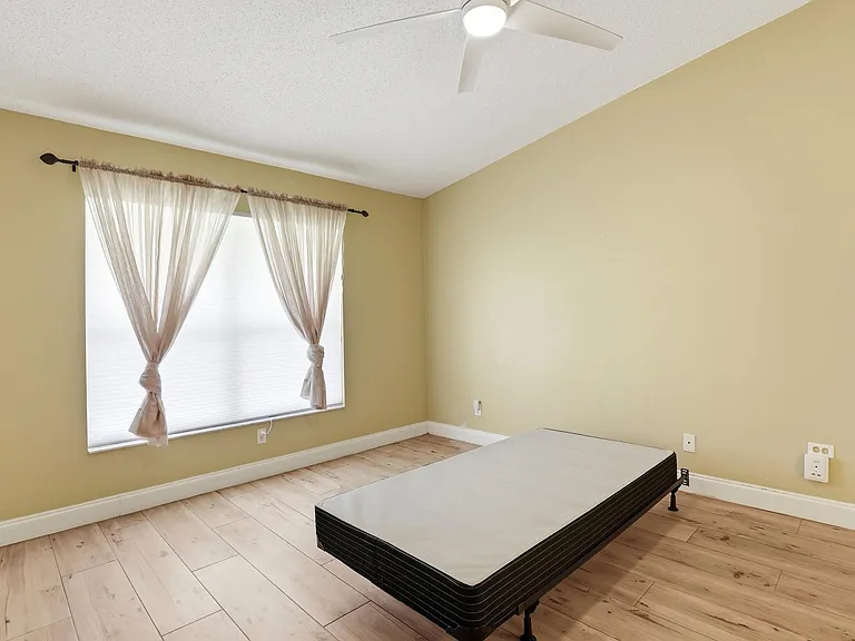 9363 Bridgeport Dr — Photo 17