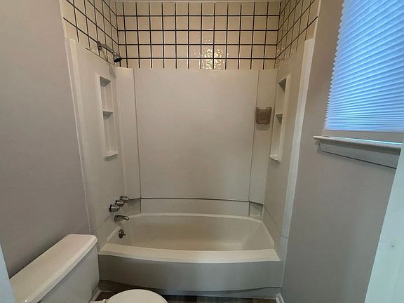 4th image of 279 Prentiss Ave