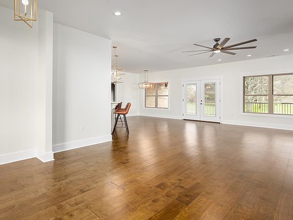 5th image of 20 Magnolia Ln