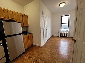 Rented by R New York