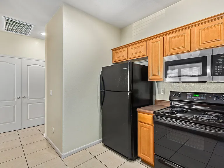 13569 W Cypress St — Photo 11
