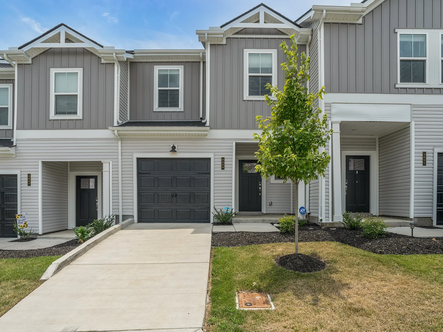 3 bed, 2.5 bath, 1400 sqft, $2,350 — Photo 2