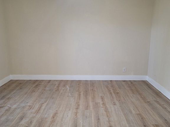 3rd image of 741 NW 92nd Ave