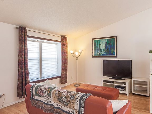 2nd image of 2119 Stuart St