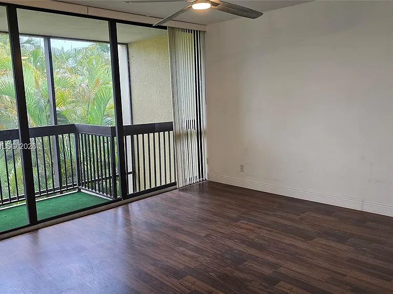 2810 SW 87th Ave #910 — Photo 9