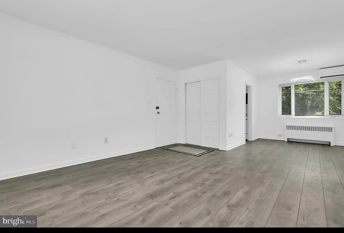 10417 Montrose Ave — Photo 2