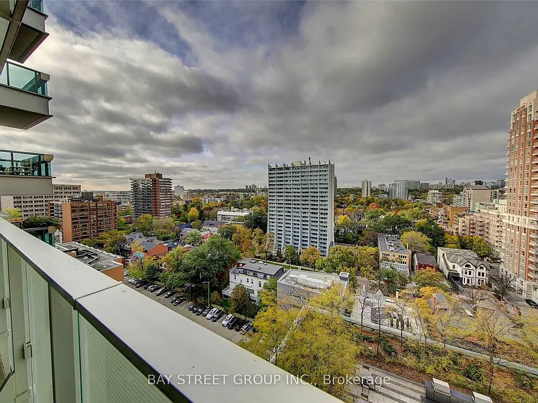 200 Bloor St W #1409 — Photo 40