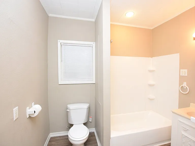 1112 S Crocker St — Photo 7
