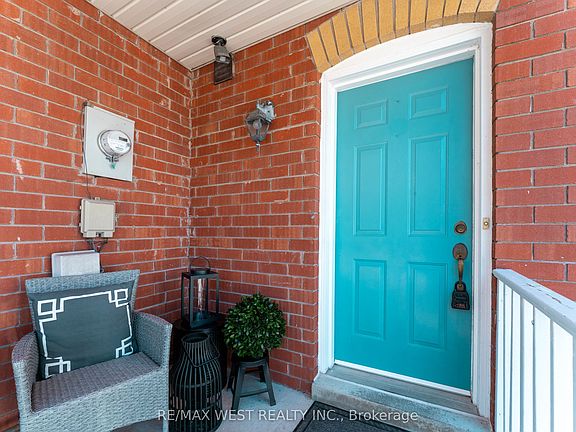 2nd image of 50 Markham Rd #2