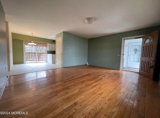 63 Galewood Dr APT C, Matawan, NJ 07747