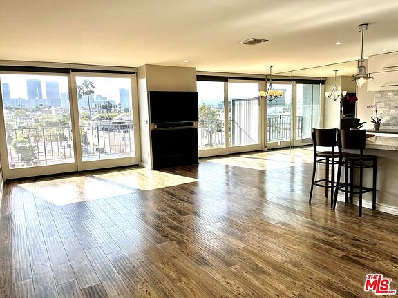 3rd image of 450 S Maple Dr APT 504