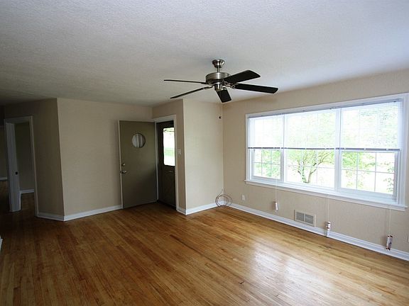 4th image of 1409 Parkview Dr