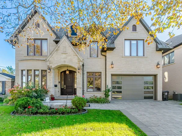154 Burbank Dr, Toronto, ON M2K 1P1