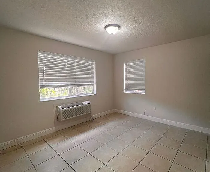 31 Menores Ave #2 — Photo 10